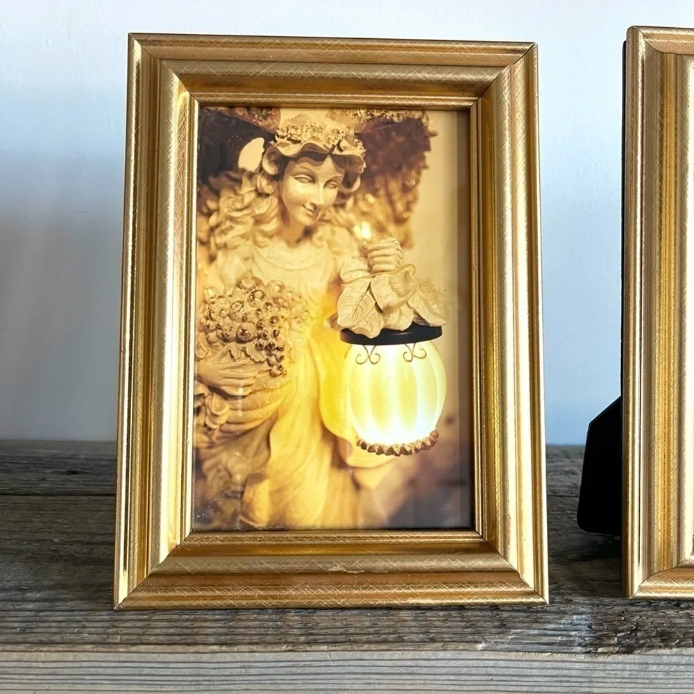 Pair of two gold frames 4x6